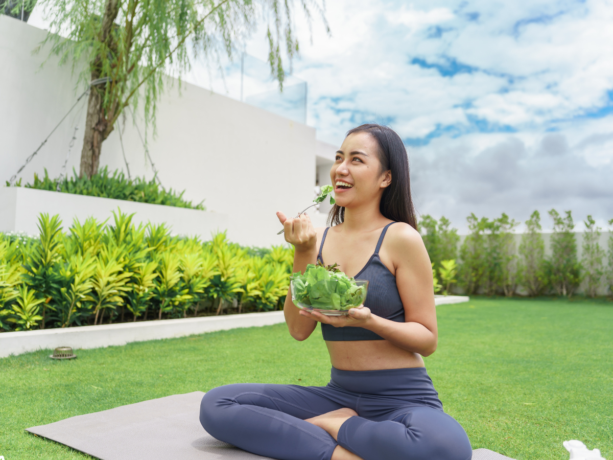 Xây dựng chế độ ăn uống lành mạnh giúp tăng nội tiết tố nữ